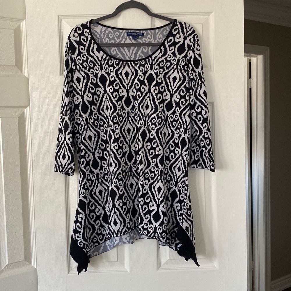 Black and white partnered long top